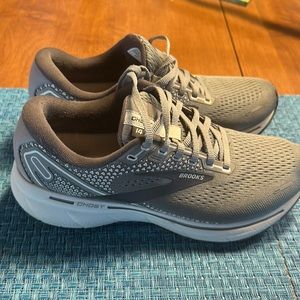 Mens Brooks Ghost 14 like new